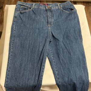 Gloria Vanderbilt Blue Jean Capris size 14